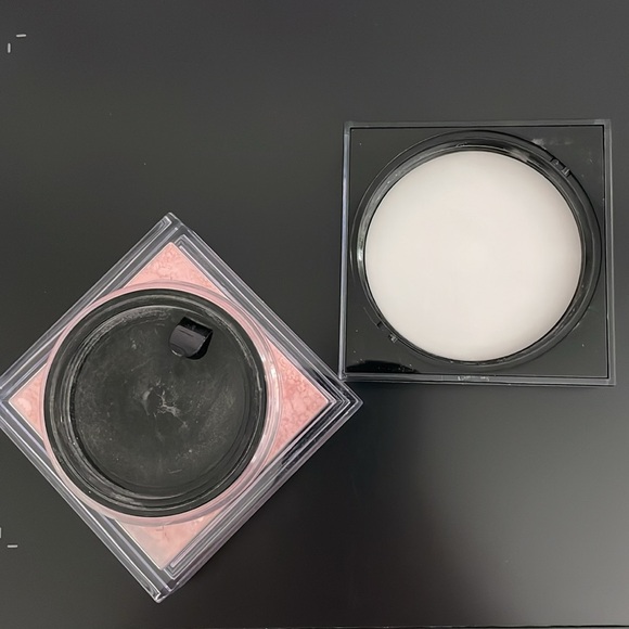 Huda Beauty Easy Bake Loose Powder Cherry Blossom - Picture 3 of 4